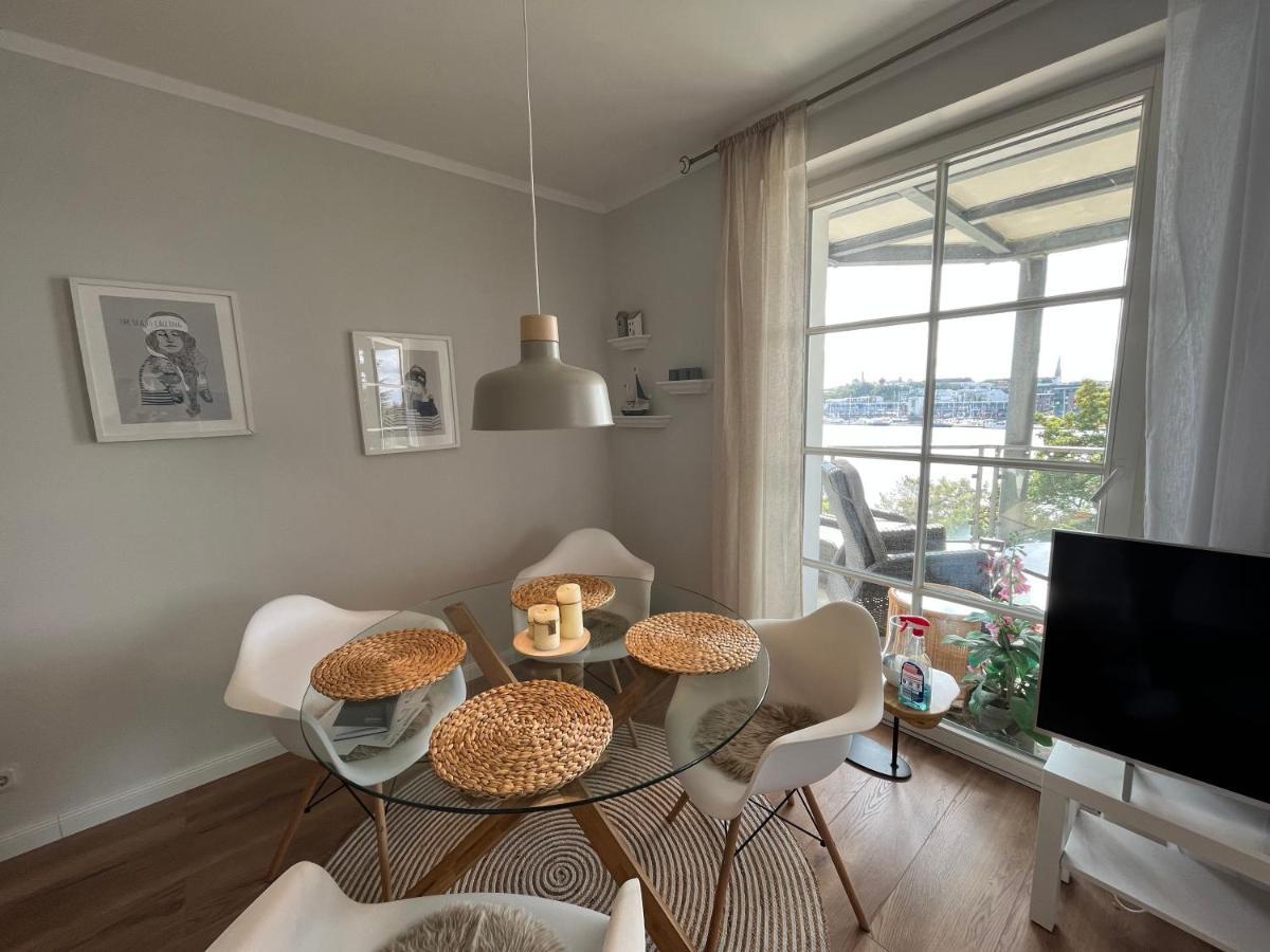Traumwohnung Mit Stadthafen-Panorama! Zwei Schlafzimmer, Parkplatz Rostock Ngoại thất bức ảnh