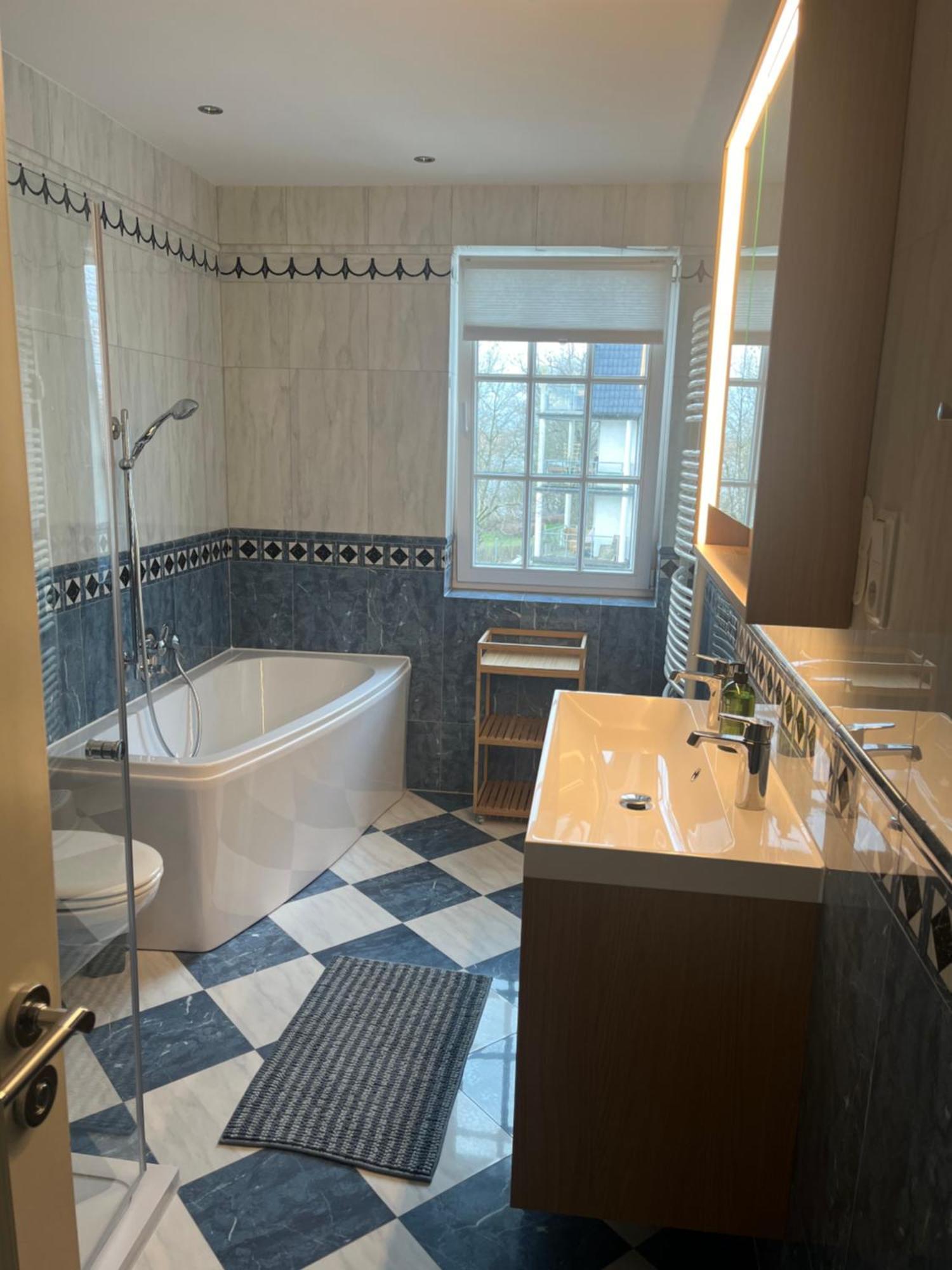 Traumwohnung Mit Stadthafen-Panorama! Zwei Schlafzimmer, Parkplatz Rostock Ngoại thất bức ảnh